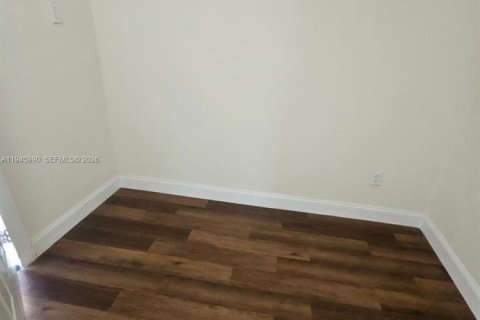 Villa ou maison à vendre à Miami, Floride: 5 chambres, 125.6 m2 № 2025213 - photo 17