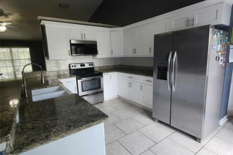 House in Dade City, Florida 4 bedrooms, 215.16 sq.m. № 1750225 - photo 10