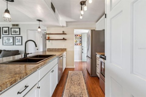 Condo in Lake Wales, Florida, 2 bedrooms № 2093349 - photo 6