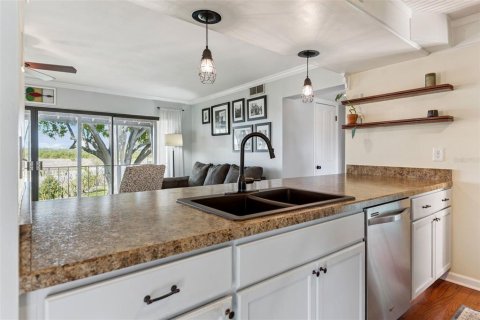 Condo in Lake Wales, Florida, 2 bedrooms № 2093349 - photo 5
