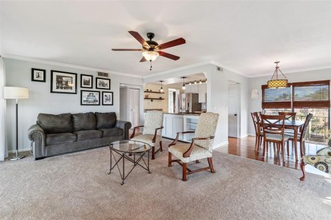 Condo in Lake Wales, Florida, 2 bedrooms № 2093349 - photo 8
