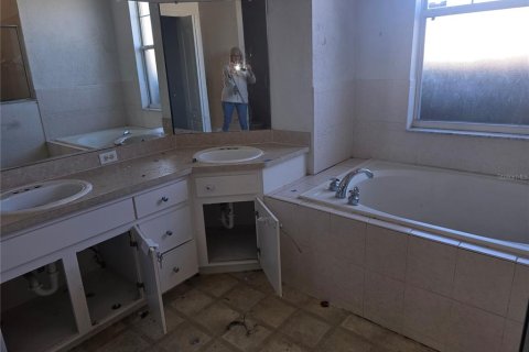 House in Lakeland, Florida 4 bedrooms, 173.36 sq.m. № 1866498 - photo 5
