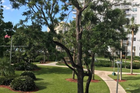 Copropriété à vendre à Aventura, Floride: 2 chambres, 154.78 m2 № 1956167 - photo 18