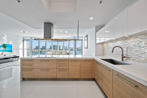 Copropriété à vendre à North Miami Beach, Floride: 2 chambres, 169.83 m2 № 2244315 - photo 9