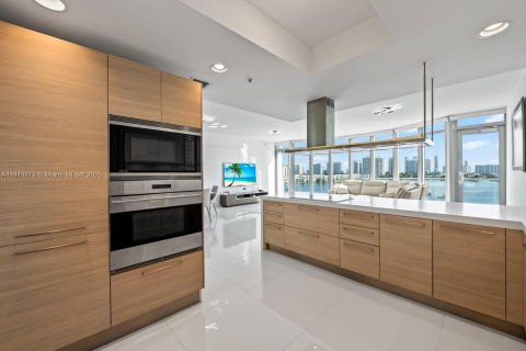Copropriété à vendre à North Miami Beach, Floride: 2 chambres, 169.83 m2 № 2244315 - photo 8