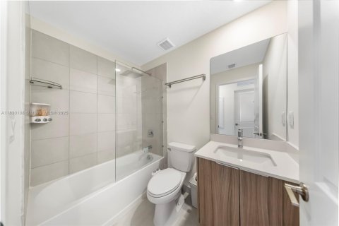 Townhouse in URBANA in Doral, Florida 3 bedrooms, 173.36 sq.m. № 1805992 - photo 30