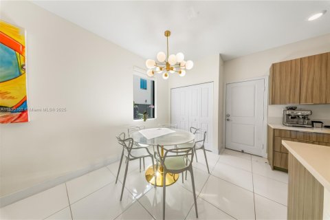 Townhouse in URBANA in Doral, Florida 3 bedrooms, 173.36 sq.m. № 1805992 - photo 11