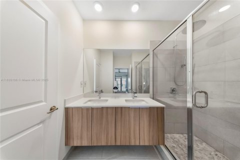 Townhouse in URBANA in Doral, Florida 3 bedrooms, 173.36 sq.m. № 1805992 - photo 22