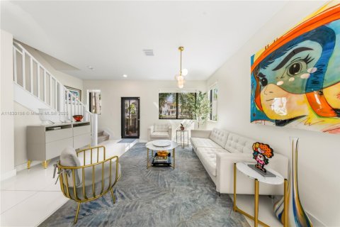 Townhouse in URBANA in Doral, Florida 3 bedrooms, 173.36 sq.m. № 1805992 - photo 10
