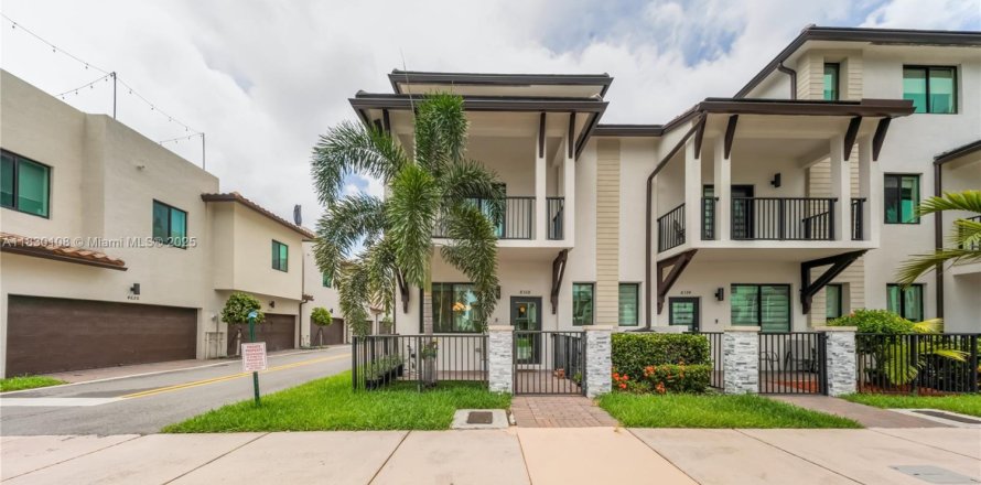 Townhouse in URBANA in Doral, Florida 3 bedrooms, 173.36 sq.m. № 1805992