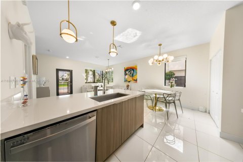 Townhouse in URBANA in Doral, Florida 3 bedrooms, 173.36 sq.m. № 1805992 - photo 15