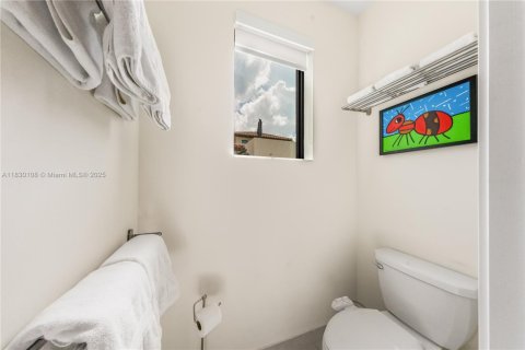Townhouse in URBANA in Doral, Florida 3 bedrooms, 173.36 sq.m. № 1805992 - photo 24