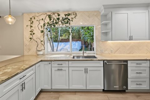 Villa ou maison à louer à West Palm Beach, Floride: 3 chambres, 158.68 m2 № 2392138 - photo 18