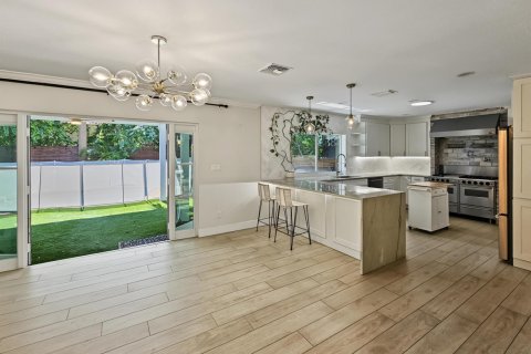 Villa ou maison à louer à West Palm Beach, Floride: 3 chambres, 158.68 m2 № 2392138 - photo 11