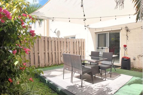 Casa en venta en Cutler Bay, Florida, 3 dormitorios, 158.4 m2 № 2003668 - foto 22