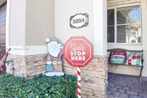 Casa en venta en Cutler Bay, Florida, 3 dormitorios, 158.4 m2 № 2003668 - foto 2