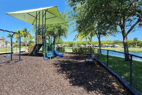 Casa en venta en Cutler Bay, Florida, 3 dormitorios, 158.4 m2 № 2003668 - foto 25