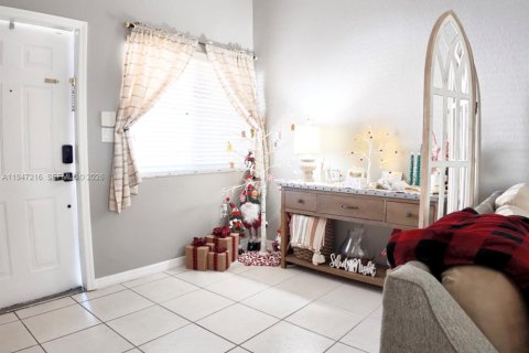 Casa en venta en Cutler Bay, Florida, 3 dormitorios, 158.4 m2 № 2003668 - foto 9