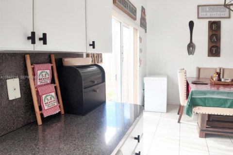 Casa en venta en Cutler Bay, Florida, 3 dormitorios, 158.4 m2 № 2003668 - foto 6