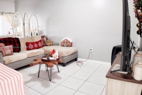 Casa en venta en Cutler Bay, Florida, 3 dormitorios, 158.4 m2 № 2003668 - foto 10