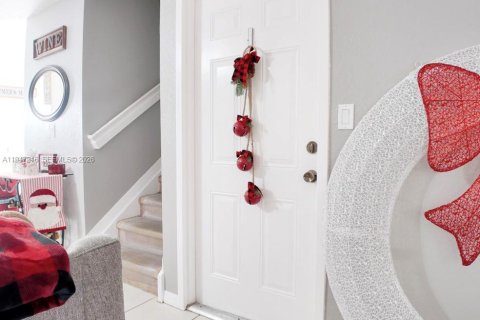 Casa en venta en Cutler Bay, Florida, 3 dormitorios, 158.4 m2 № 2003668 - foto 12