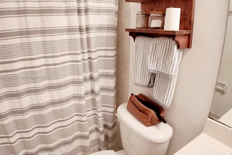 Casa en venta en Cutler Bay, Florida, 3 dormitorios, 158.4 m2 № 2003668 - foto 16