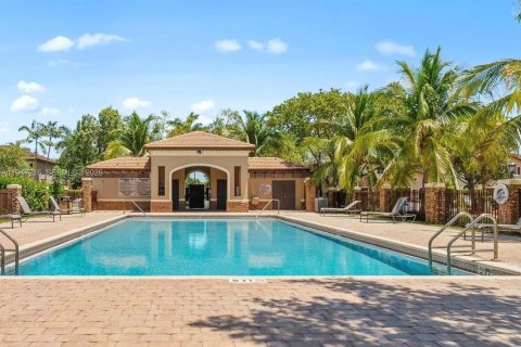 Casa en venta en Cutler Bay, Florida, 3 dormitorios, 158.4 m2 № 2003668 - foto 28