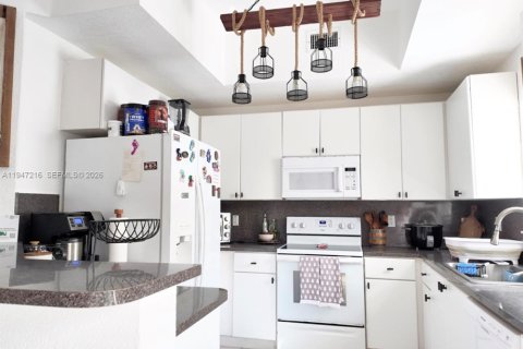 Casa en venta en Cutler Bay, Florida, 3 dormitorios, 158.4 m2 № 2003668 - foto 4