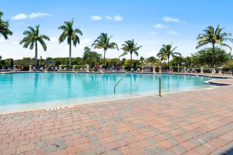 Casa en venta en Cutler Bay, Florida, 3 dormitorios, 158.4 m2 № 2003668 - foto 29