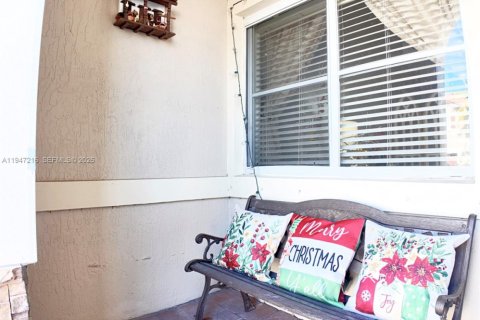 Casa en venta en Cutler Bay, Florida, 3 dormitorios, 158.4 m2 № 2003668 - foto 3