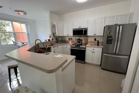 Touwnhouse à vendre à Miramar, Floride: 1 chambre, 72 m2 № 1971674 - photo 3
