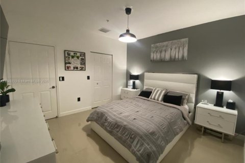 Touwnhouse à vendre à Miramar, Floride: 1 chambre, 72 m2 № 1971674 - photo 5