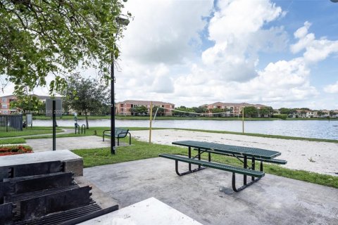 Touwnhouse à vendre à Miramar, Floride: 1 chambre, 72 m2 № 1971674 - photo 13