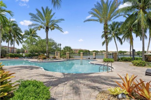 Touwnhouse à vendre à Miramar, Floride: 1 chambre, 72 m2 № 1971674 - photo 12