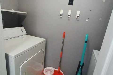 Touwnhouse à vendre à Miramar, Floride: 1 chambre, 72 m2 № 1971674 - photo 10