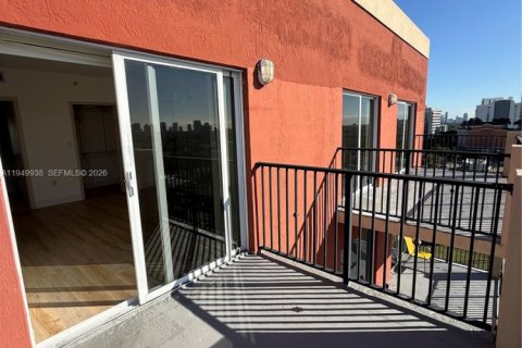 Снять в аренду кондоминиум в Майами, Флорида 2 спальни, 76.55м2, № 2005994 - фото 2