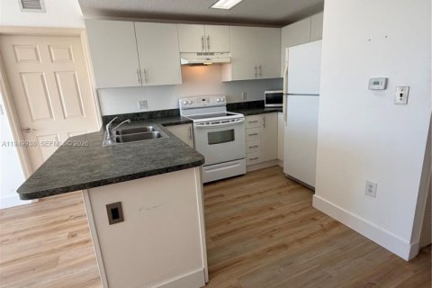 Снять в аренду кондоминиум в Майами, Флорида 2 спальни, 76.55м2, № 2005994 - фото 21