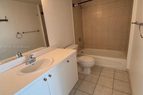 Снять в аренду кондоминиум в Майами, Флорида 2 спальни, 76.55м2, № 2005994 - фото 5