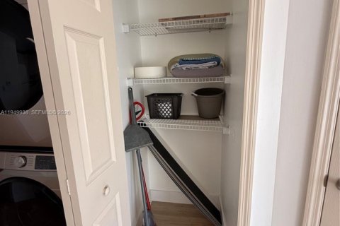 Снять в аренду кондоминиум в Майами, Флорида 2 спальни, 76.55м2, № 2005994 - фото 17