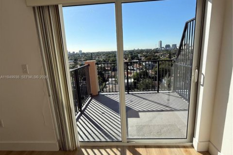 Снять в аренду кондоминиум в Майами, Флорида 2 спальни, 76.55м2, № 2005994 - фото 4