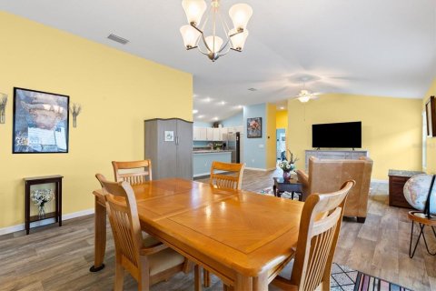Villa ou maison à vendre à The Villages, Floride: 2 chambres, 133.22 m2 № 2418595 - photo 5