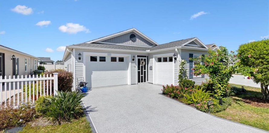 Villa ou maison à The Villages, Floride 2 chambres, 133.22 m2 № 2418595