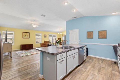 Villa ou maison à vendre à The Villages, Floride: 2 chambres, 133.22 m2 № 2418595 - photo 13