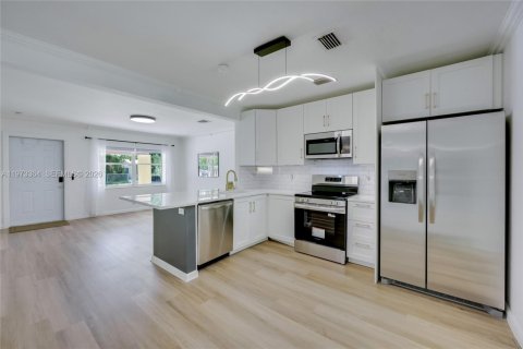 Villa ou maison à vendre à Fort Lauderdale, Floride: 4 chambres, 142.33 m2 № 2033449 - photo 3