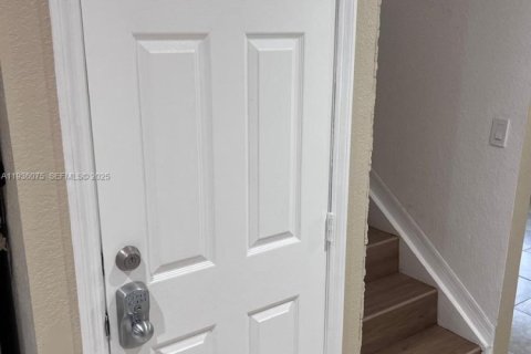 Townhouse in North Miami Beach, Florida 3 bedrooms, 105.07 sq.m. № 1994295 - photo 23