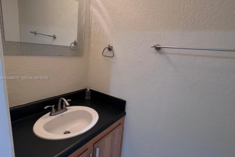 Townhouse in North Miami Beach, Florida 3 bedrooms, 105.07 sq.m. № 1994295 - photo 16