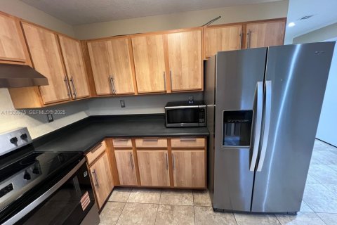 Townhouse in North Miami Beach, Florida 3 bedrooms, 105.07 sq.m. № 1994295 - photo 29