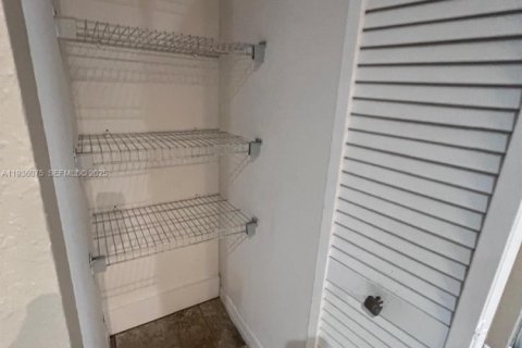 Townhouse in North Miami Beach, Florida 3 bedrooms, 105.07 sq.m. № 1994295 - photo 9