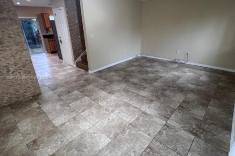 Townhouse in North Miami Beach, Florida 3 bedrooms, 105.07 sq.m. № 1994295 - photo 18