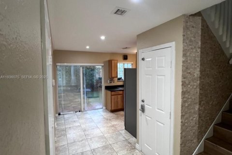 Townhouse in North Miami Beach, Florida 3 bedrooms, 105.07 sq.m. № 1994295 - photo 15